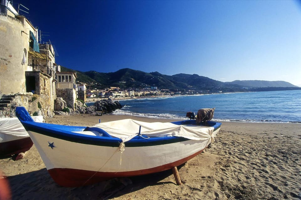 Nearby landmark, Neighbourhood, Natural landscape, Beach, Beach