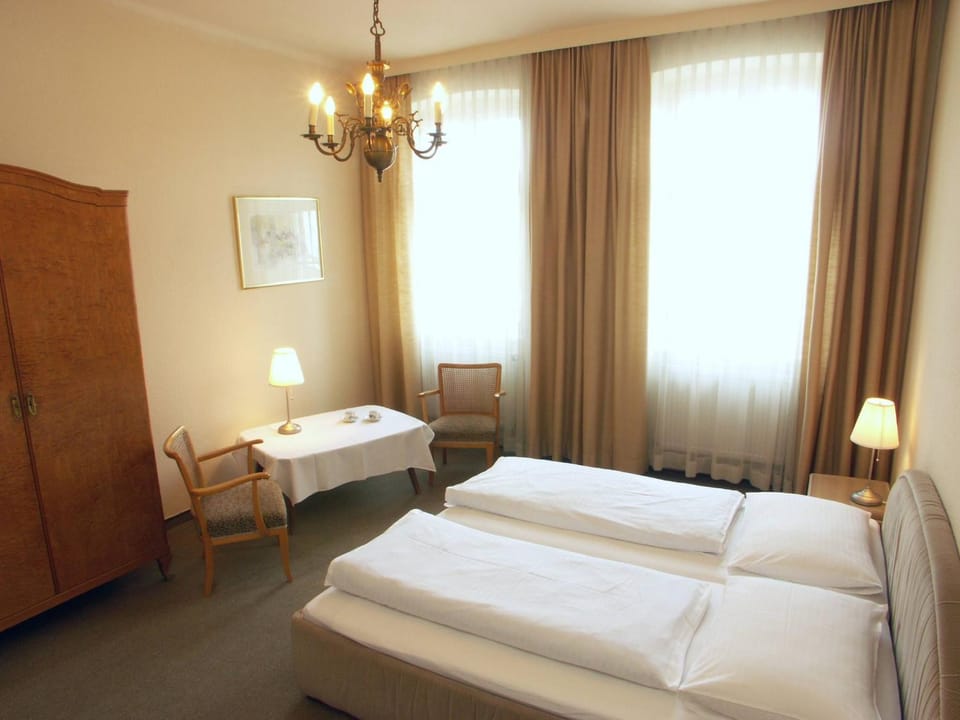 Bed, Photo of the whole room, Decorative detail