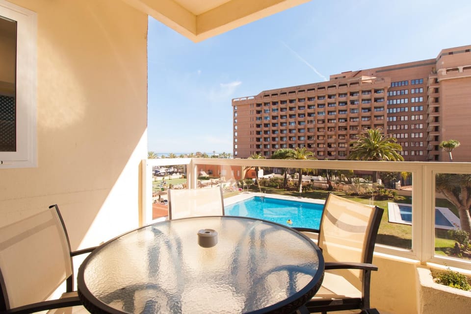 Property building, Balcony/Terrace, Beach, Pool view