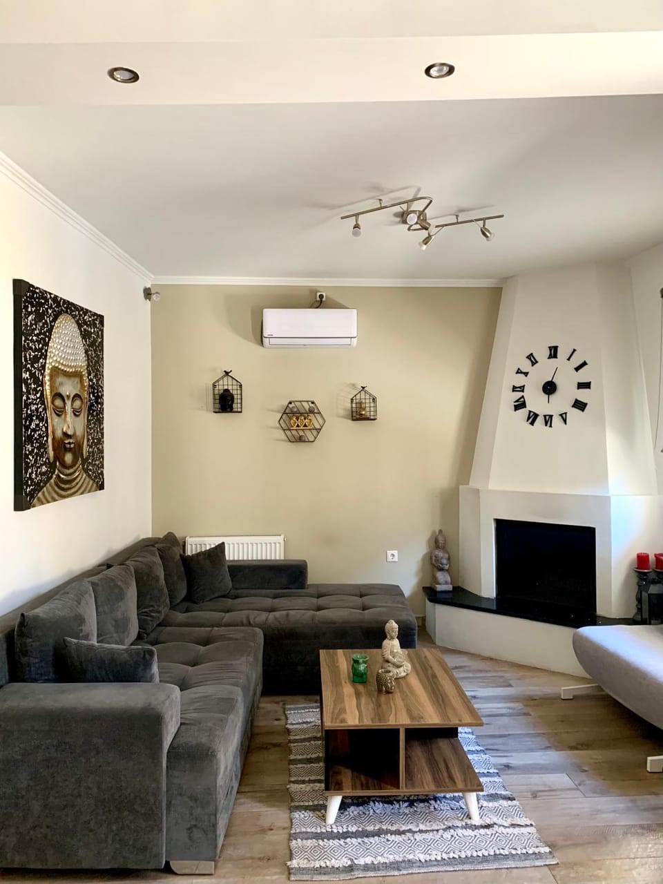 Living room, Decorative detail, Seating area