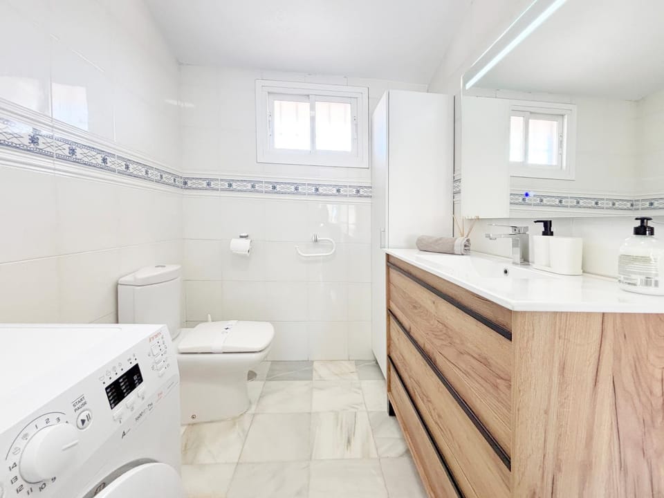 Shower, Bathroom, towels, washing machine, dryer