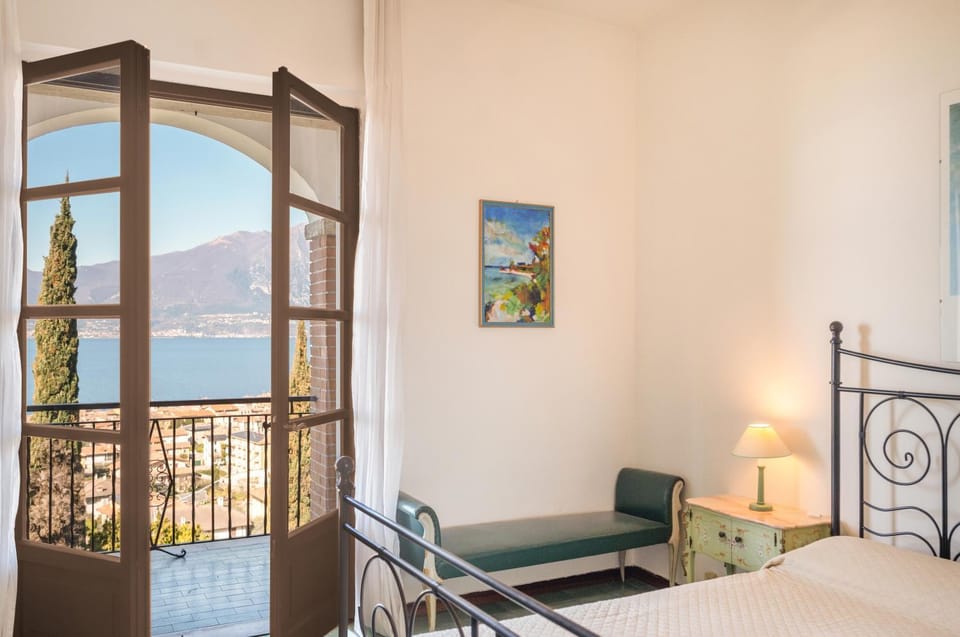 Patio, Bedroom, Lake view
