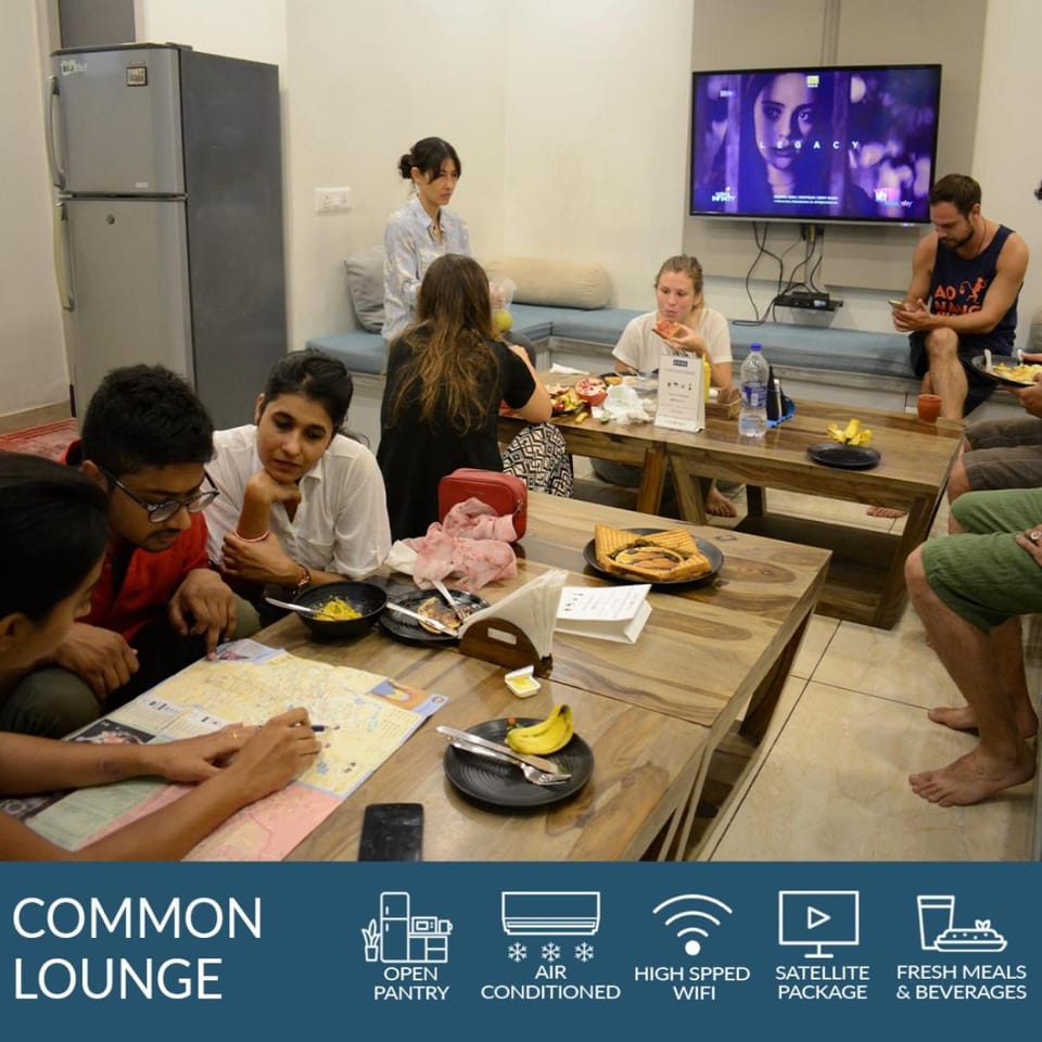 Staff, Communal lounge/ TV room, Lounge or bar, Food and drinks, Communal kitchen, Food, Non alcoholic drinks, group of guests