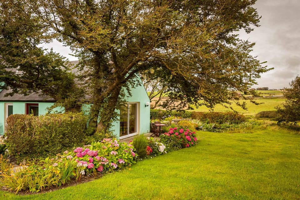 Patio, Summer, Fishing, Garden, Snorkeling, Beach, Canoeing, Hiking, Cycling, Garden view