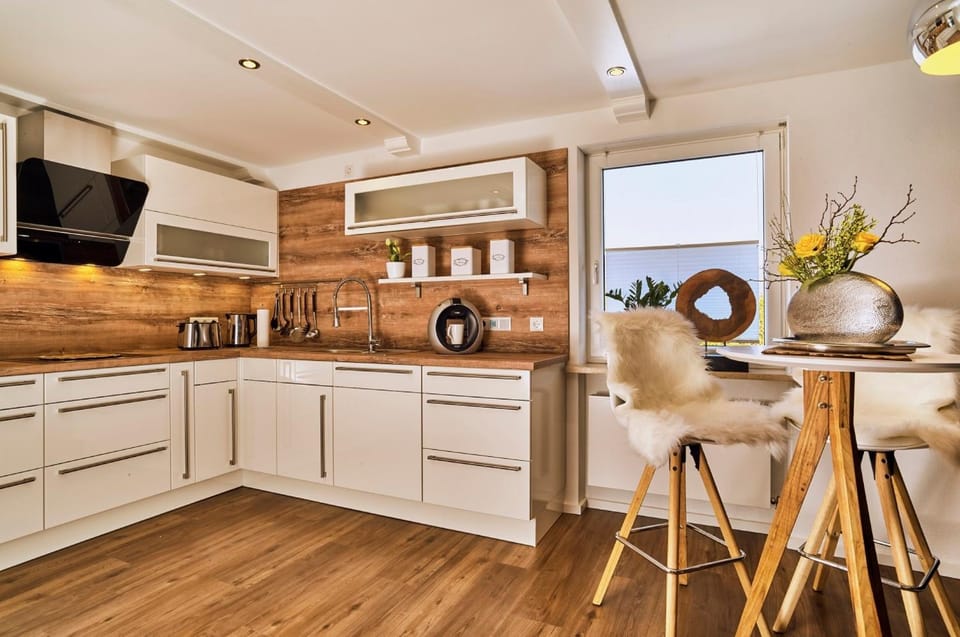 Seating area, kitchen