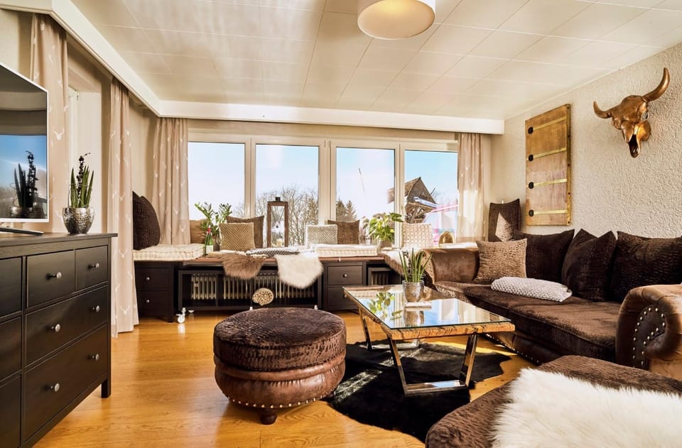 Living room, Seating area