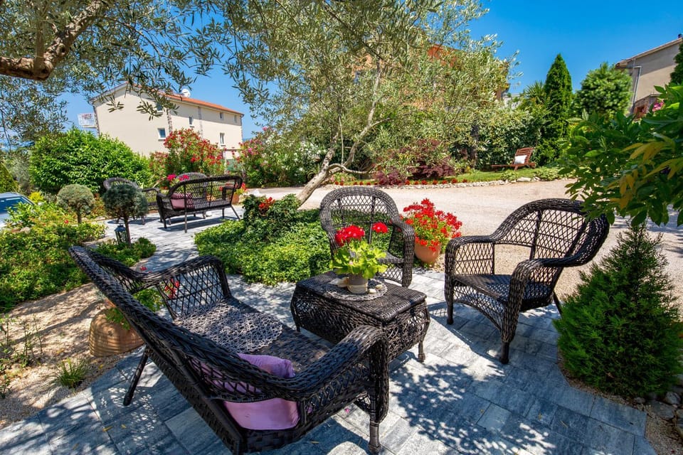 Garden, Seating area