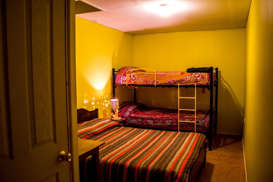 Bedroom, bunk bed