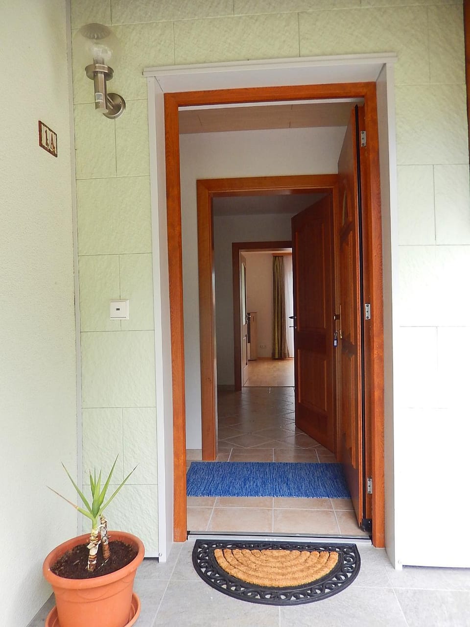 Facade/entrance