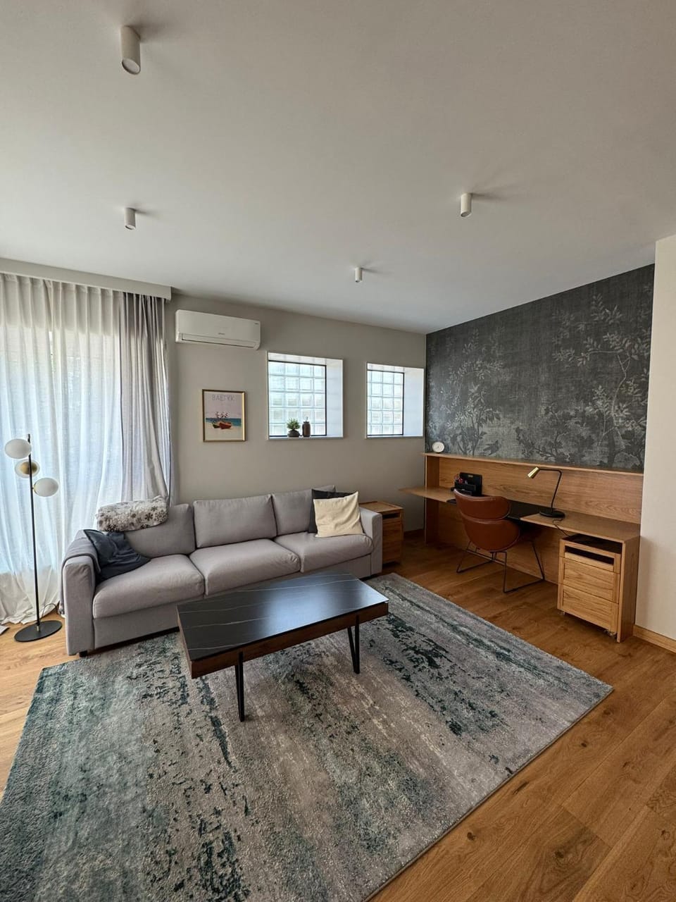 Living room, Photo of the whole room, Seating area