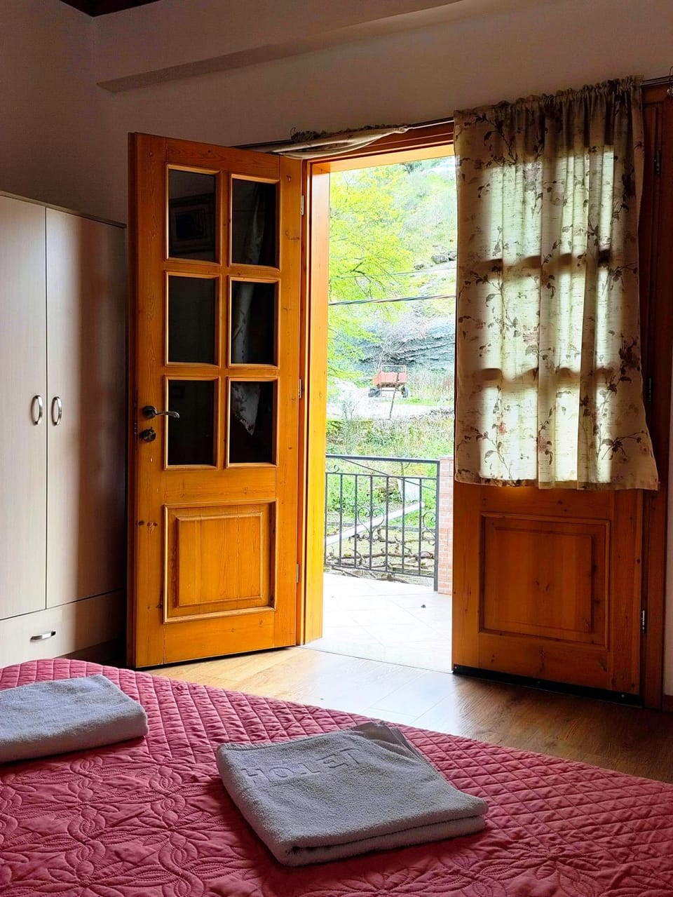 Bed, Balcony/Terrace, Photo of the whole room, Bedroom, towels, wardrobe