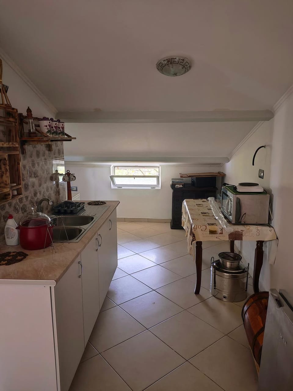 Kitchen or kitchenette, Dining area, minibar, stove