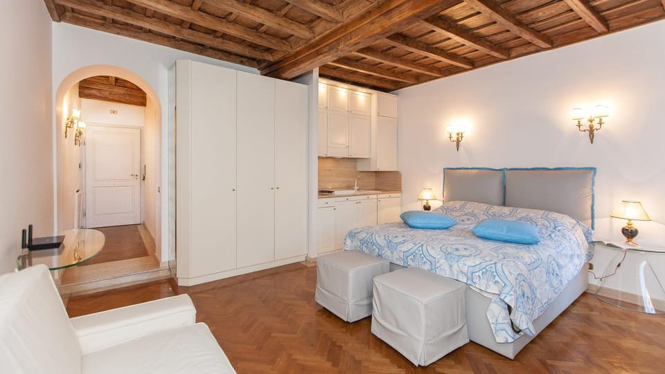 Kitchen or kitchenette, Bedroom