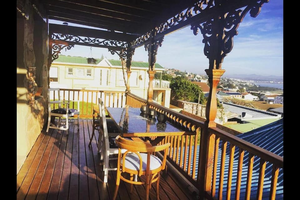 BBQ facilities, Balcony/Terrace, Dining area, Mountain view, Sea view