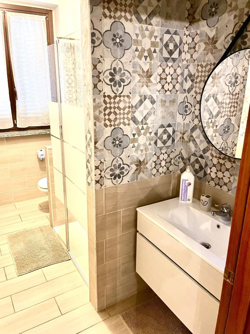 Bathroom, Living room