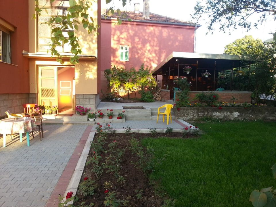 Patio, Facade/entrance