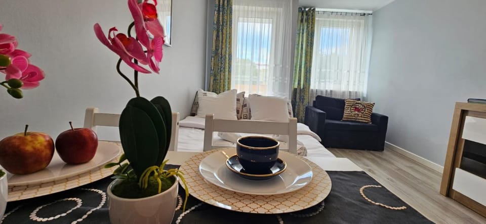 Bed, TV and multimedia, Living room, Seating area, Dining area