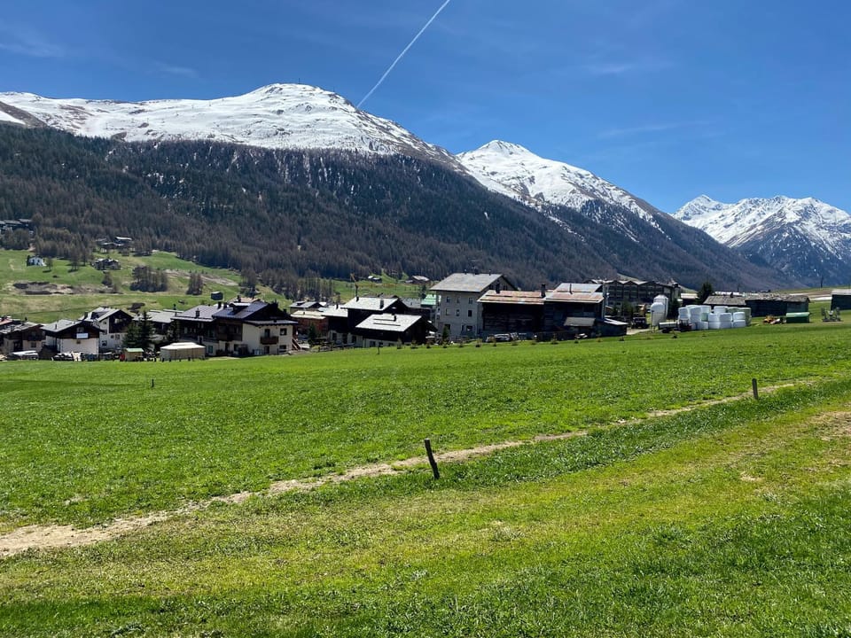 Neighbourhood, Natural landscape, Hiking, Mountain view