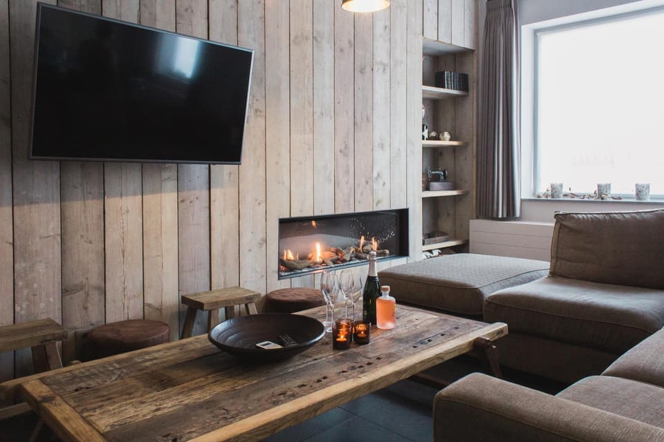 Communal lounge/ TV room