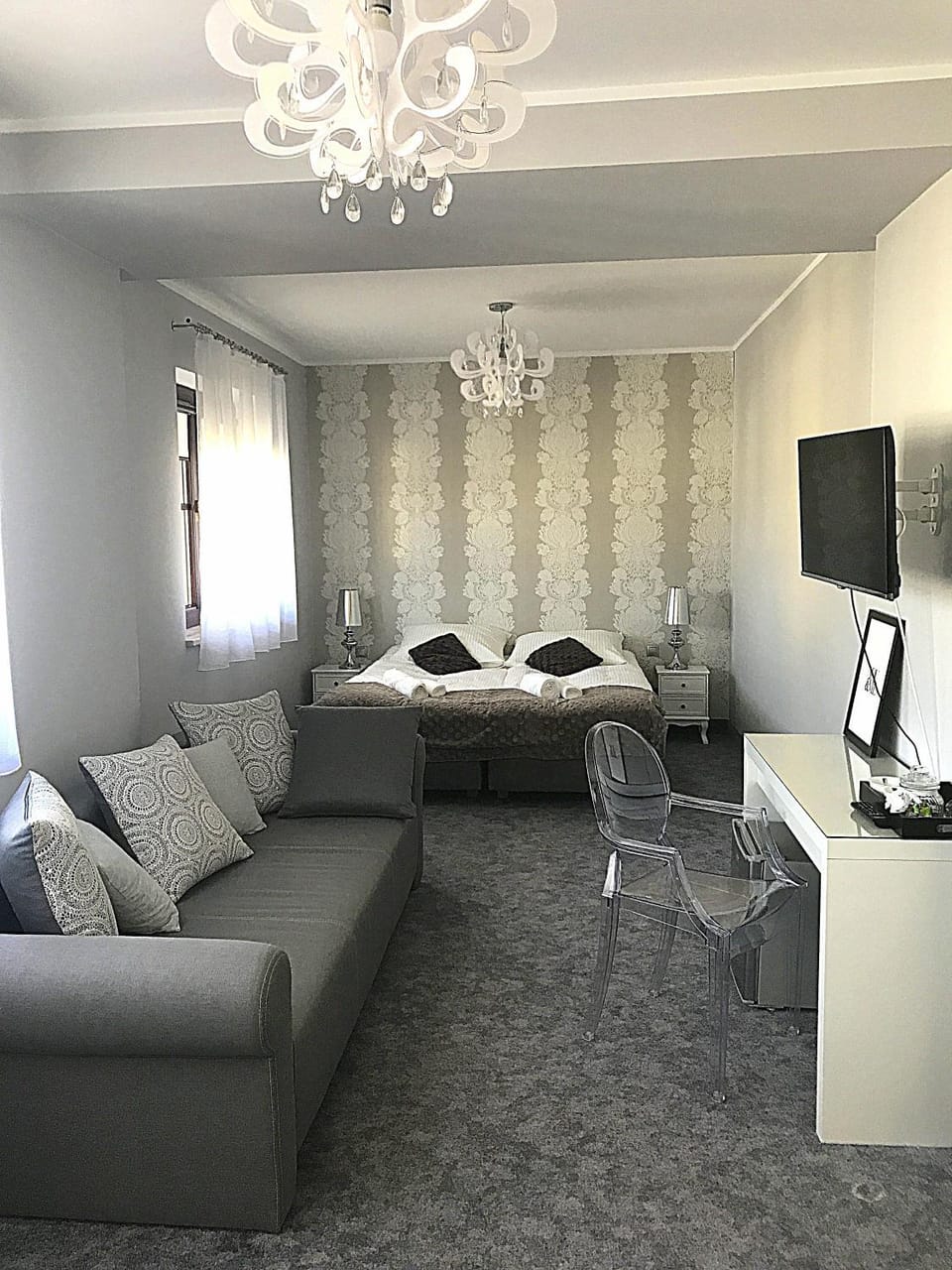 Coffee/tea facilities, Photo of the whole room, Seating area, Bedroom