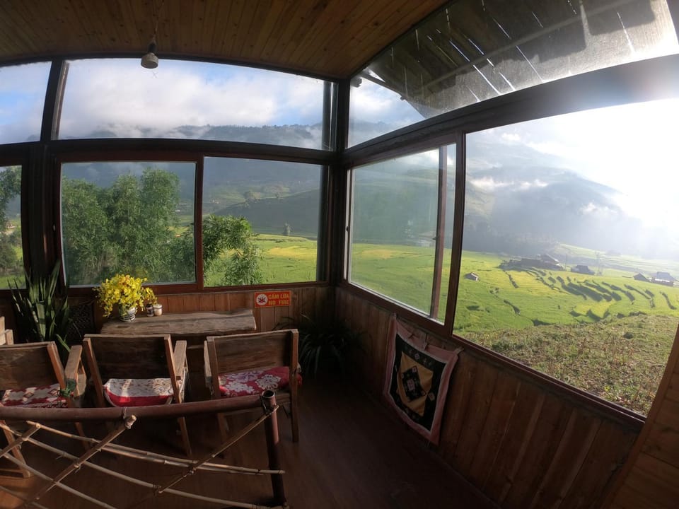 Day, Natural landscape, View (from property/room), Balcony/Terrace, Living room, Seating area, Dining area