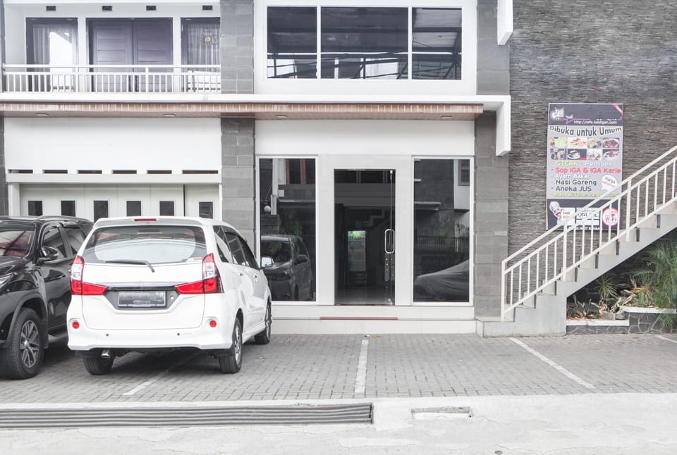 Facade/entrance