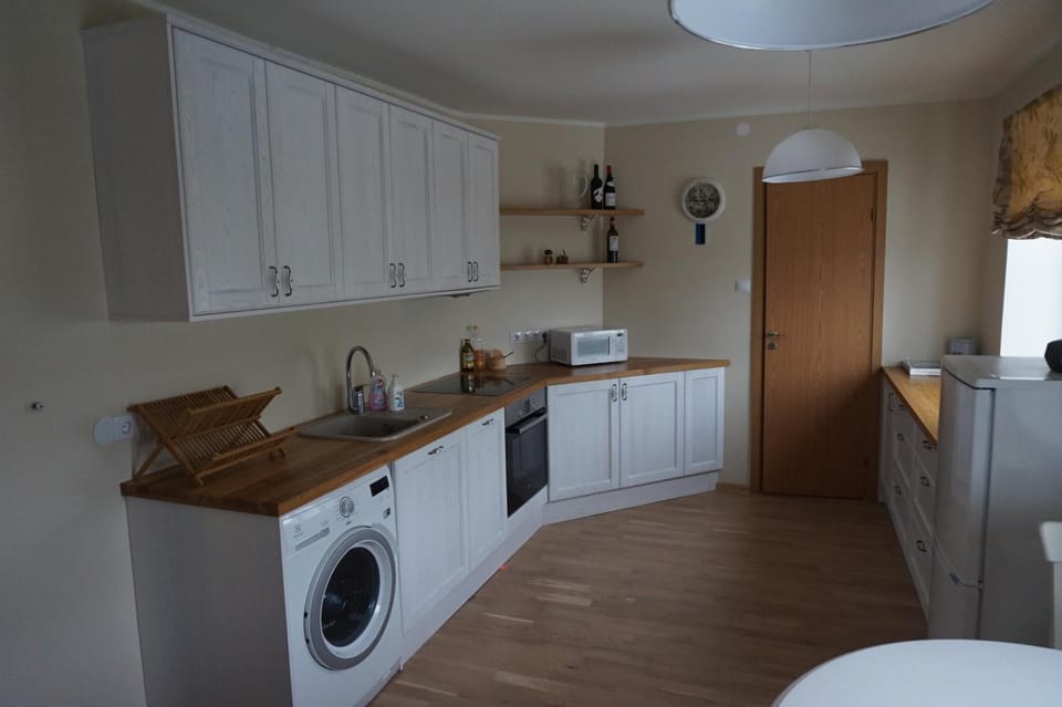 Coffee/tea facilities, Kitchen or kitchenette, Food and drinks, Dining area
