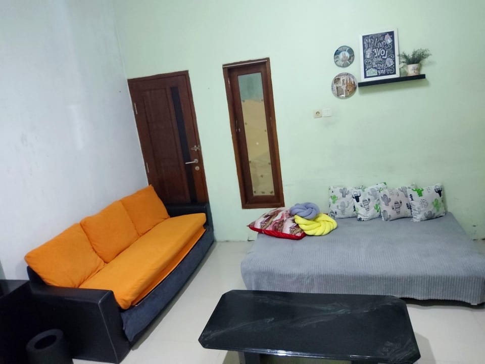 Rumah Luas isi tiga Kmr dan banyak tempat tidur House in Batu