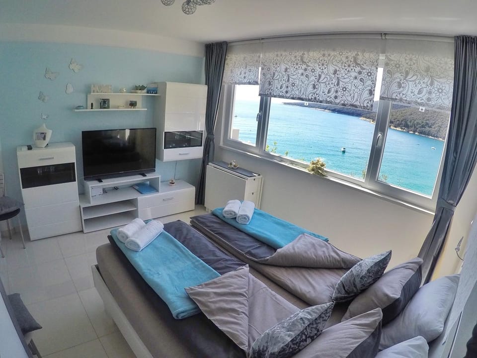 Bed, Sea view