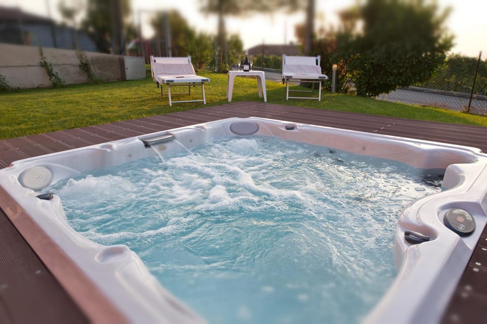 Hot Tub, Pool view