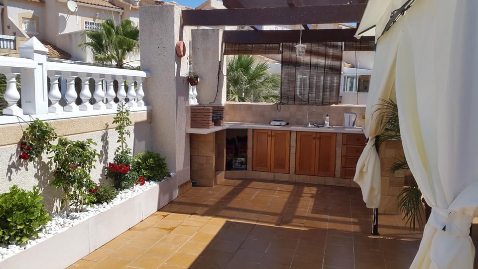 BBQ facilities, Garden, Balcony/Terrace, Balcony/Terrace, Living room, Photo of the whole room
