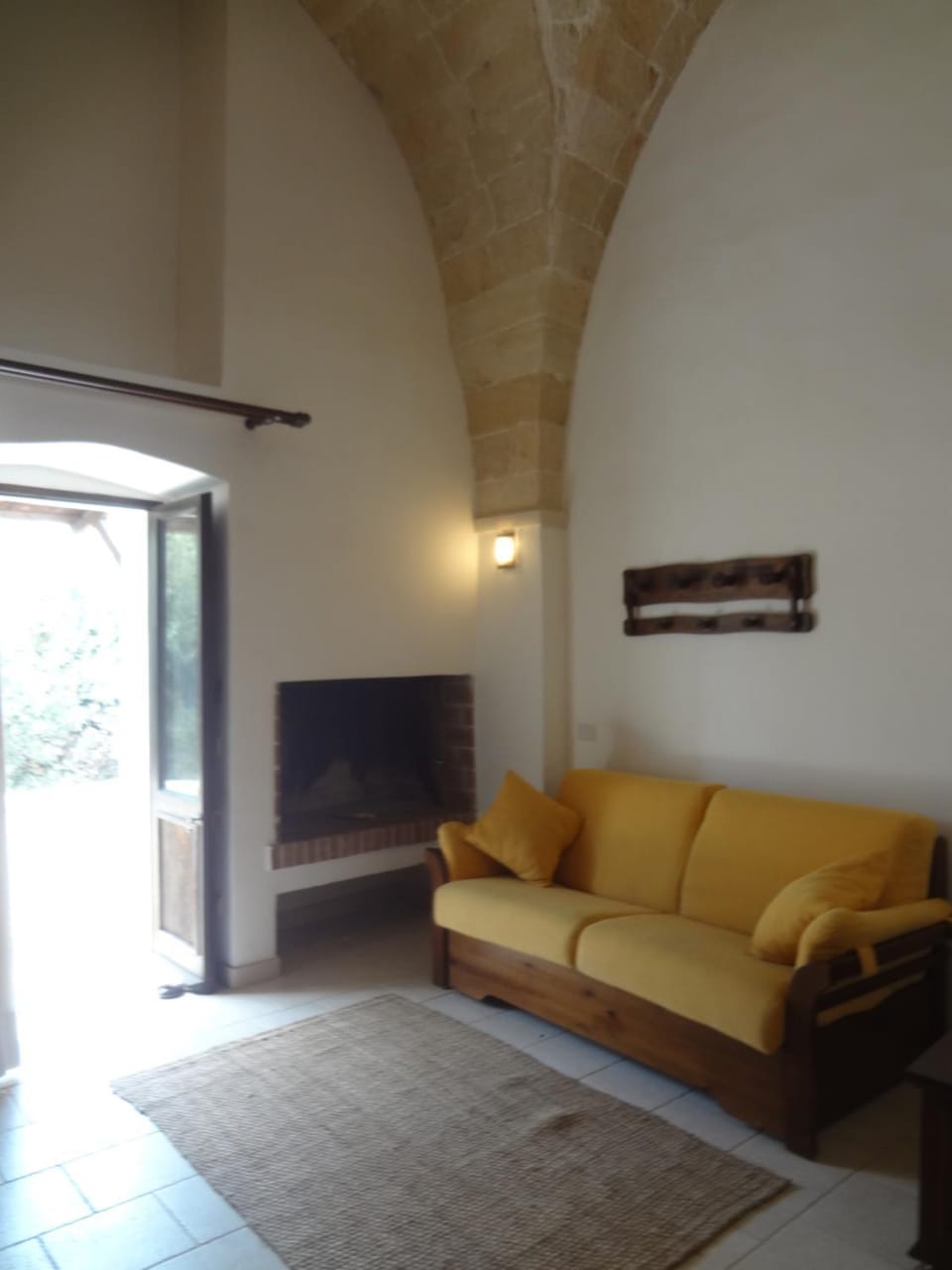 Bed, Living room, Street view