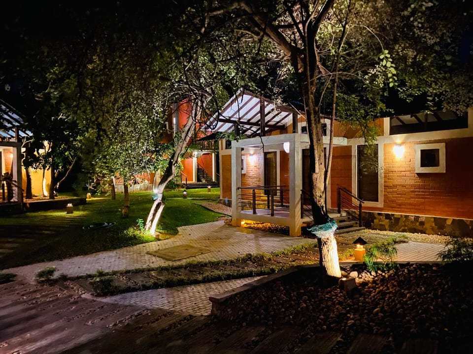 Property building, Facade/entrance, Garden