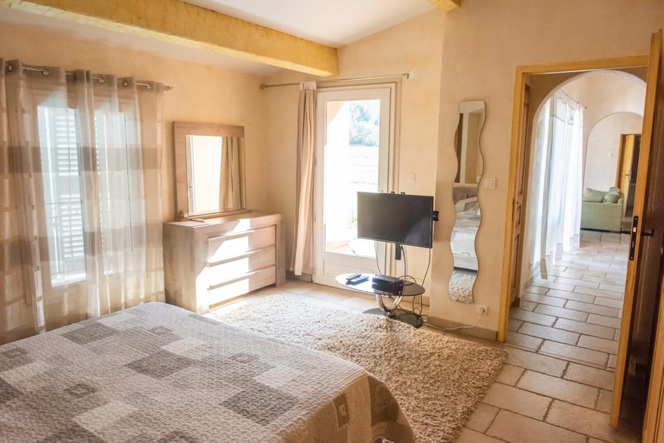 Chateau de Sainte Croix Bed and Breakfast in French Riviera
