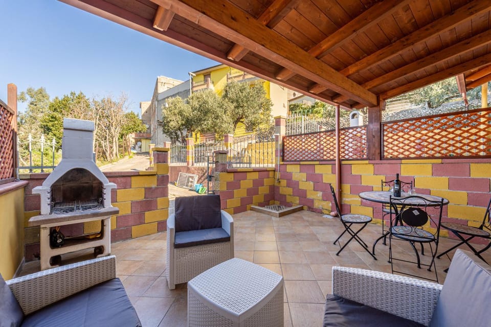 Property building, Balcony/Terrace, Living room