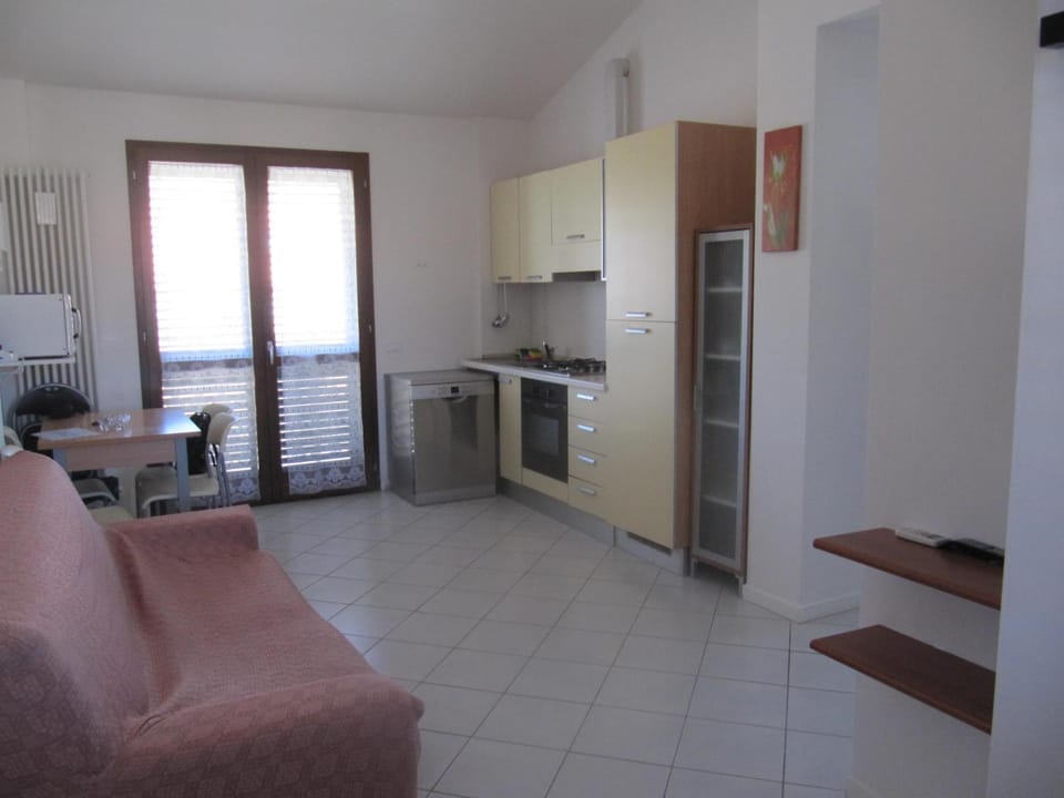 Communal lounge/ TV room, Kitchen or kitchenette, Living room, Dining area, Communal kitchen