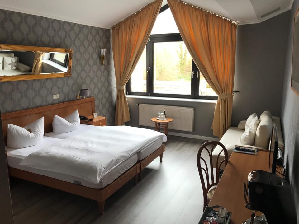 Bed, Other, Photo of the whole room, Bedroom