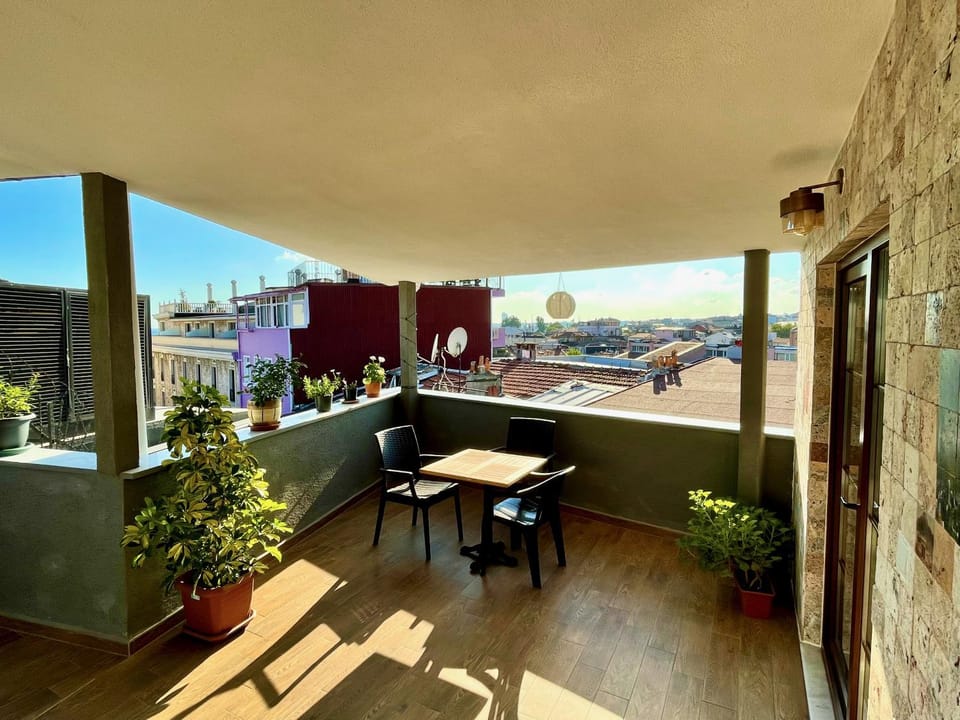 Property building, Patio, View (from property/room), Balcony/Terrace, Balcony/Terrace, Decorative detail, City view