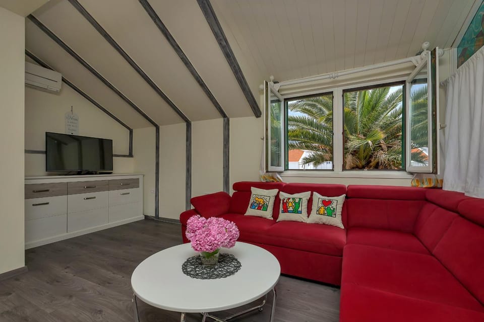 TV and multimedia, Living room, Seating area