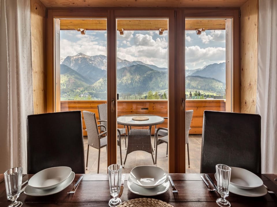 Dining area, Mountain view