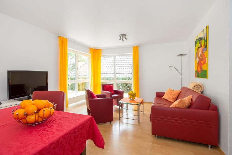 Garden, Living room, Seating area, Dining area