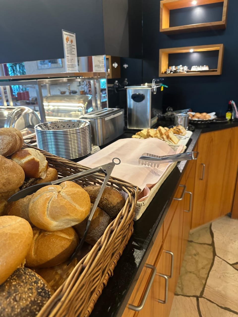 Breakfast, Continental breakfast, Buffet breakfast, Italian breakfast, English/Irish breakfast, American breakfast