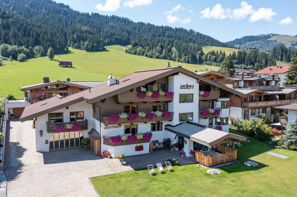 Property building, Natural landscape, Garden, Garden view