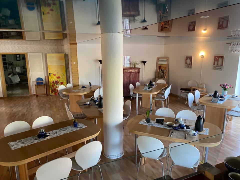 Breakfast, Internal: Not applicable to any particular room