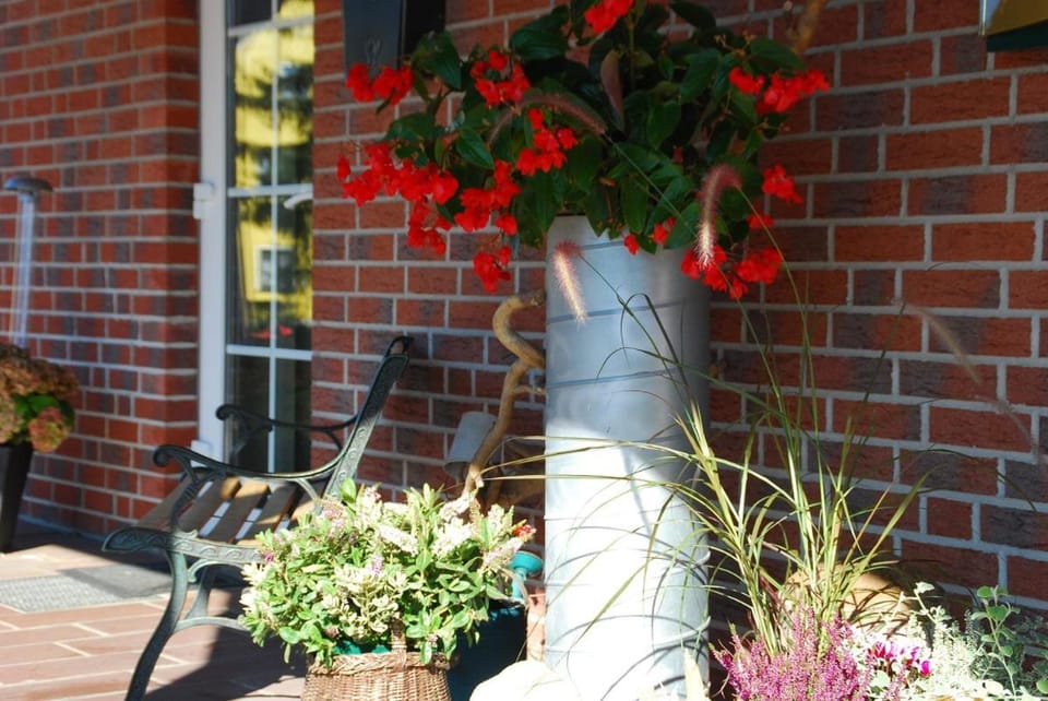 Facade/entrance, Internal: Not applicable to any particular room