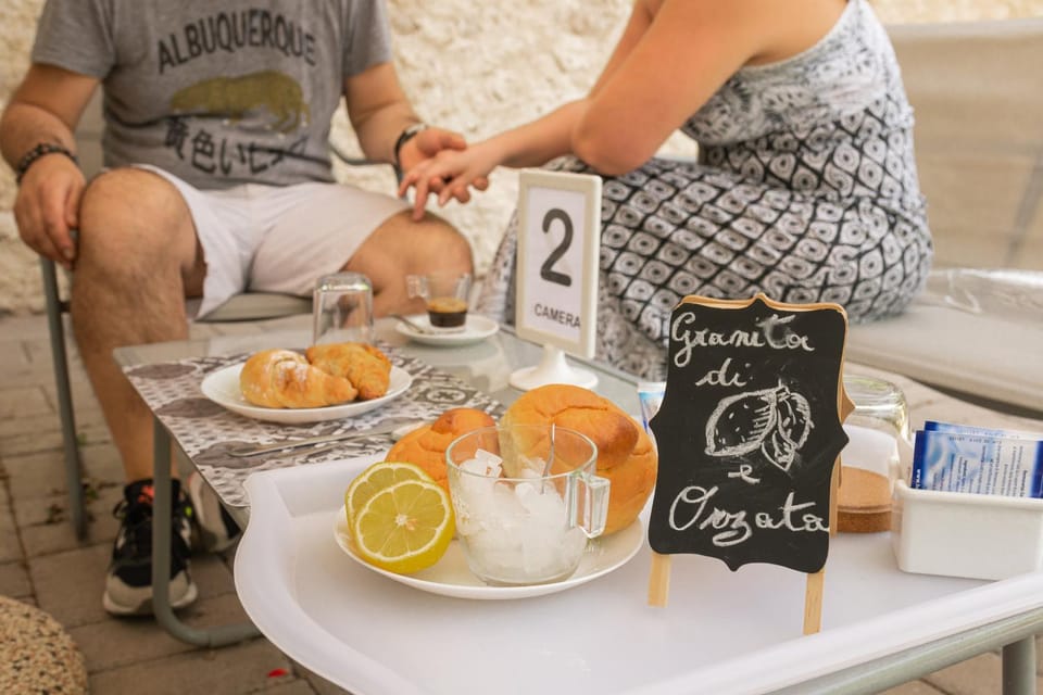 People, Garden, Solarium, Food and drinks, Food, Entertainment, Breakfast, Continental breakfast, Buffet breakfast