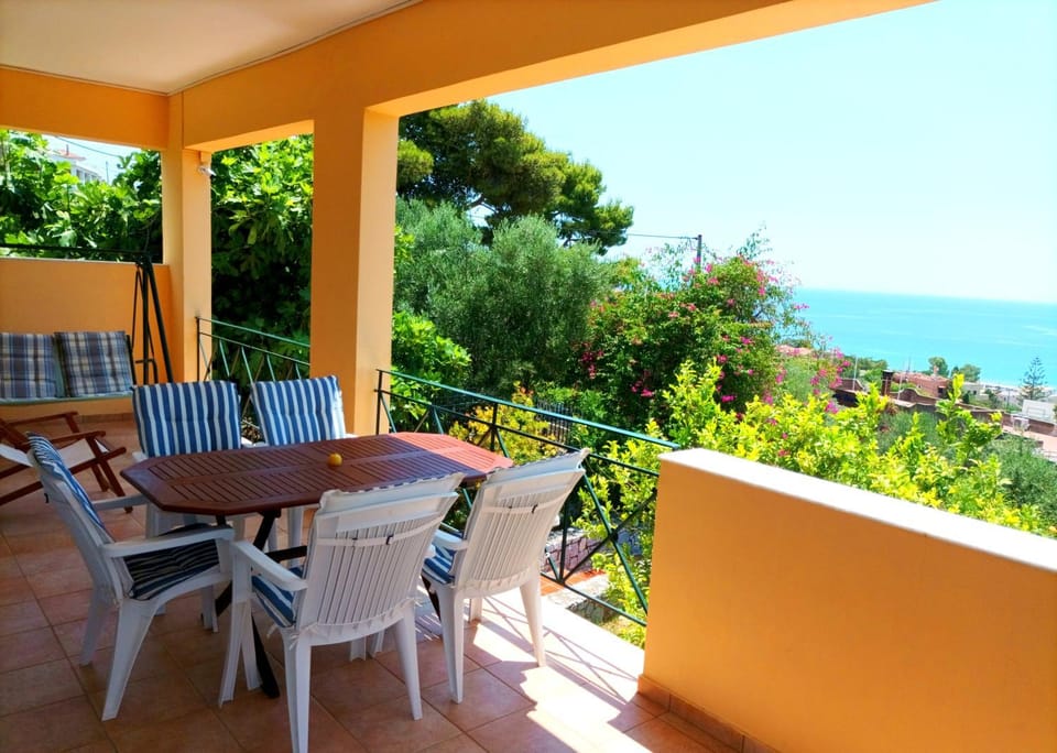 Gythio Seaside Villa Dimitrios - Panoramic View Apartment in Peloponnese Region