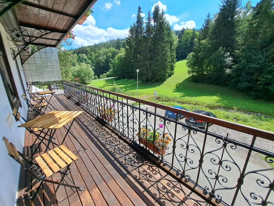 View (from property/room), Balcony/Terrace, Seating area