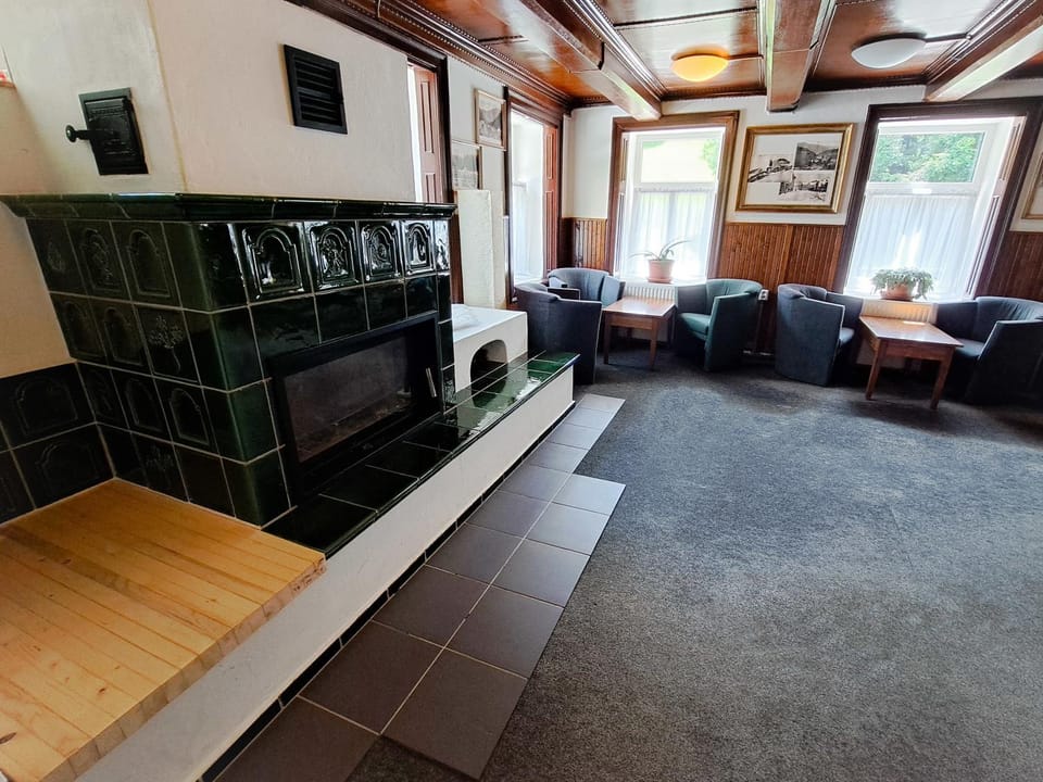 Communal lounge/ TV room, fireplace