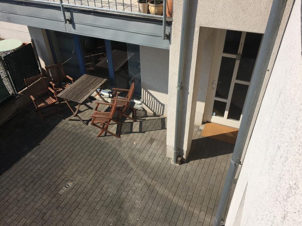 Facade/entrance, Balcony/Terrace